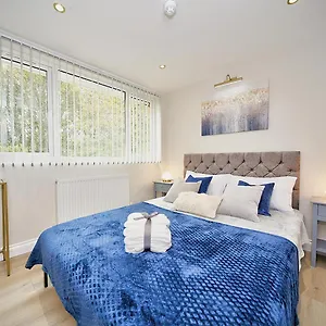 Guest house The Falcons Nest Ensuite Self Check In And Out Luton Airport